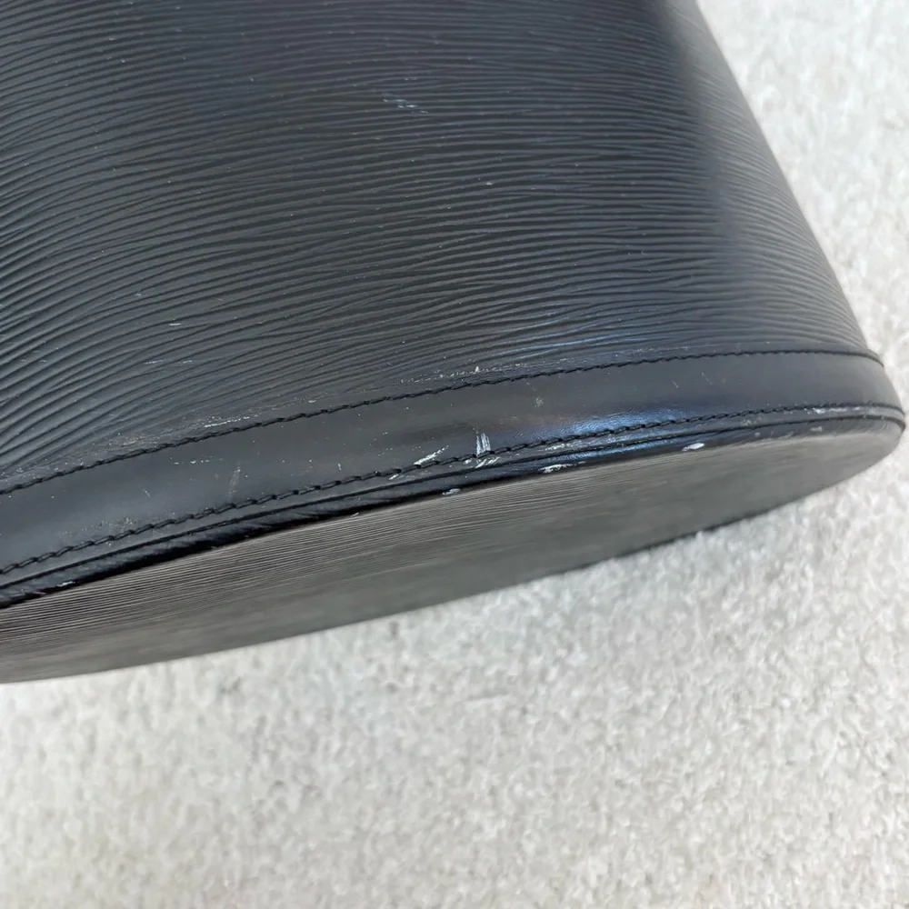 Louis Vuitton Epi Cluny Black Leather Bucket Bag